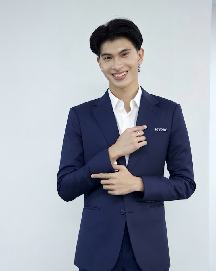 Chinnawat (James), Insurance Agent & Allianz Unit Manager